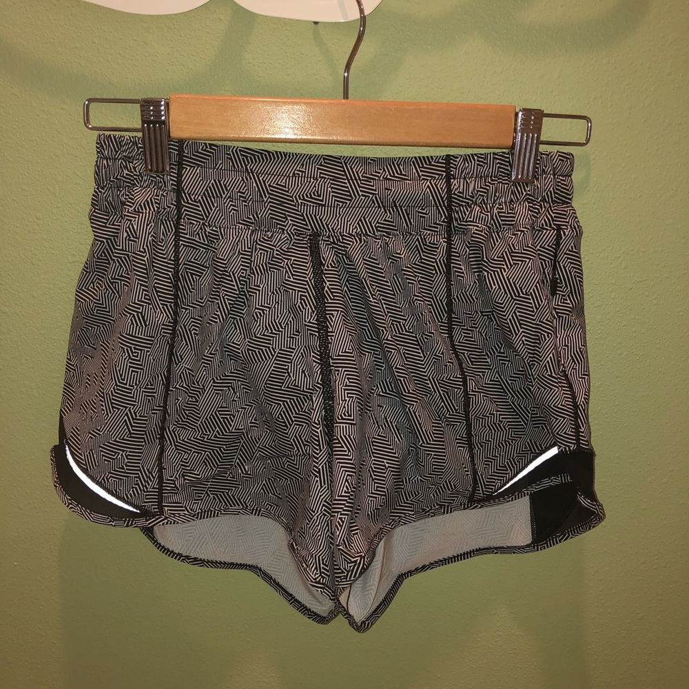 Seawheeze 2020 Lululemon Hotty Hot Short 4” size 6